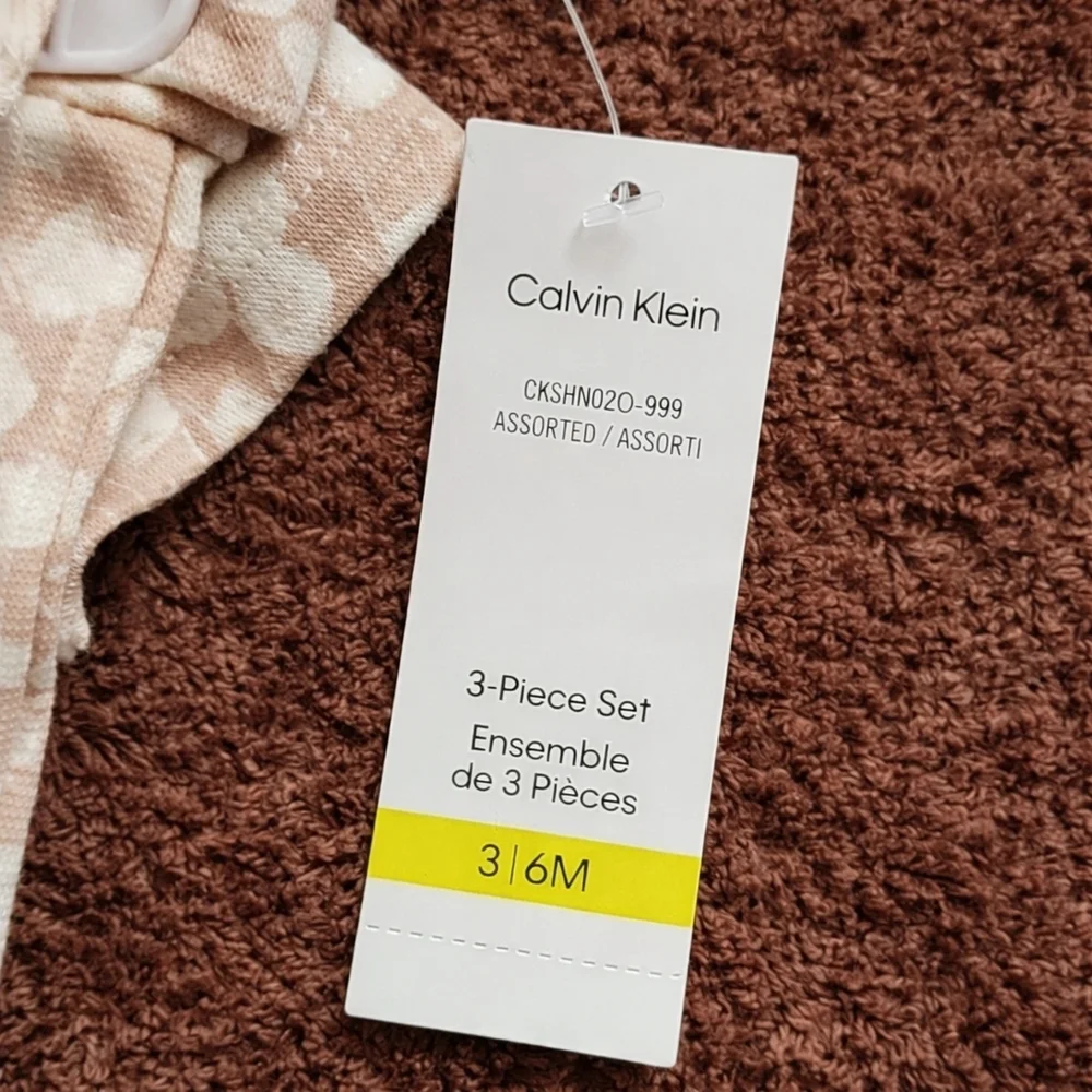 Calvin Klein 3 Piece Set Soft Beige 2 Bodysuits & Pants 3-6 M - New with Tags